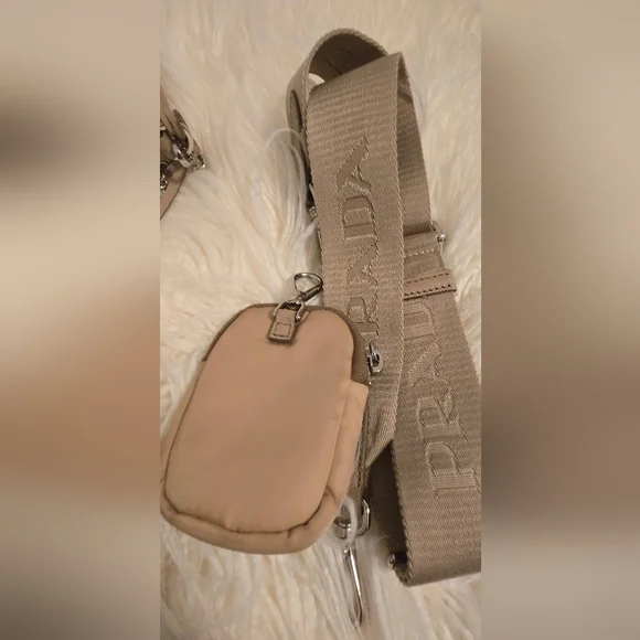 Prada Re-Edition 2005 👜 - Picture 14 of 14